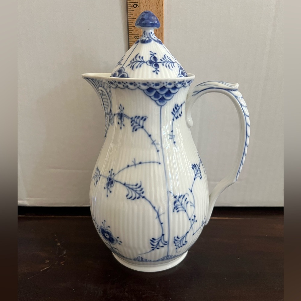 Royal Copenhagen Fluted Half Lace 32 oz Pitcher with Lid